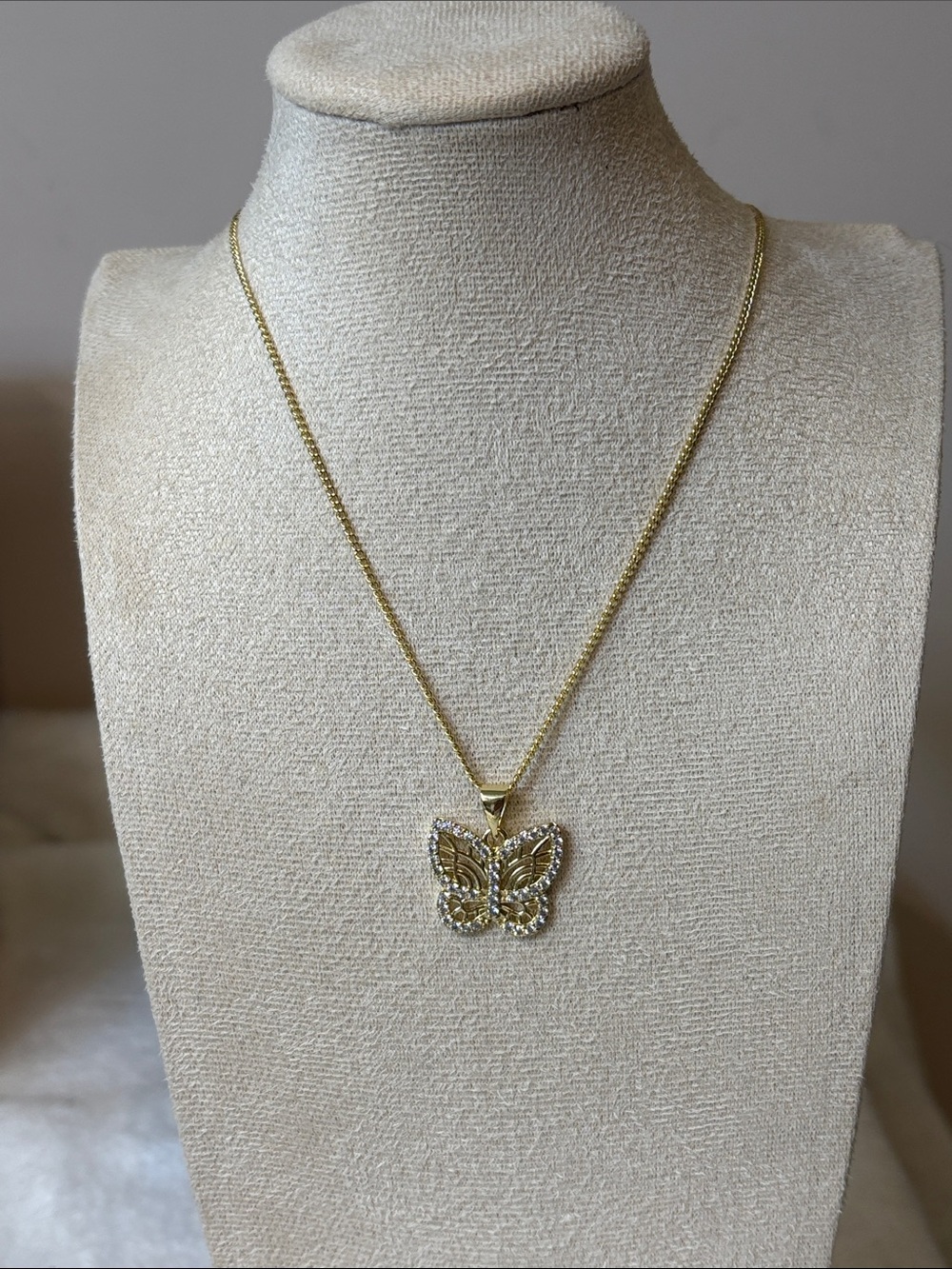 AAA CZ Butterfly Pendant 18k Yellow Gold Filled - Picture 4 of 5